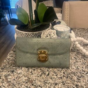 🛑SOLD🛑 Authentic Louis Vuitton Mahina Amelia Wallet